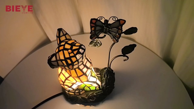 ティファニーイルミネーション猫スタンド Bieye L10891 Tiffany-Style Stained Glass Cat Accent Table Lamp